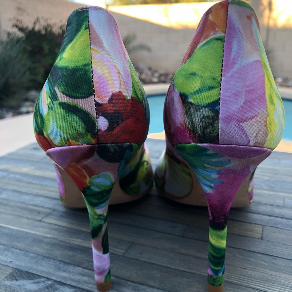 EUC Beverly Feldman Silk Floral Heels Sz. 9 - Picture 5 of 9